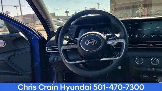 2024 Hyundai ELANTRA SE