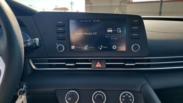 2024 Hyundai ELANTRA SE
