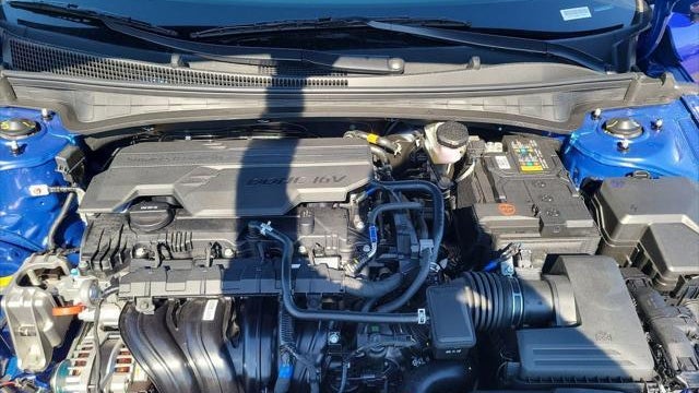 2024 Hyundai ELANTRA SE