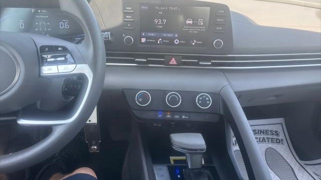 2024 Hyundai ELANTRA SE