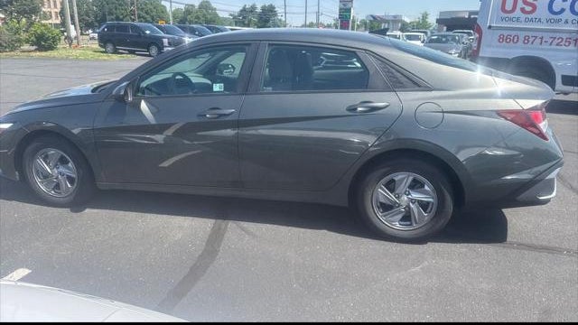 2024 Hyundai ELANTRA SE