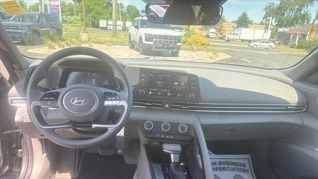 2024 Hyundai ELANTRA SE