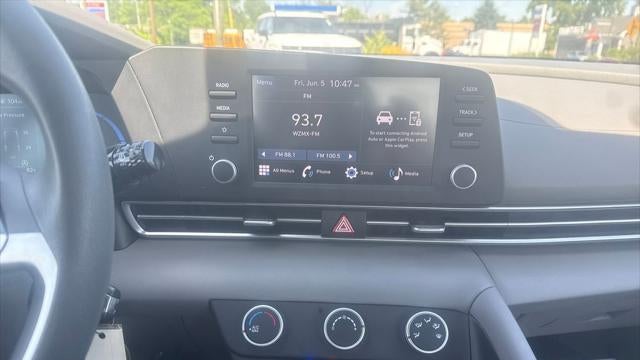 2024 Hyundai ELANTRA SE