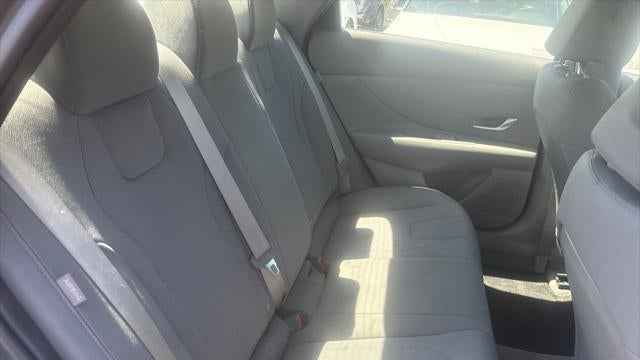 2024 Hyundai ELANTRA SE