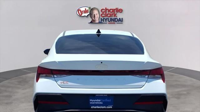 2024 Hyundai ELANTRA SE