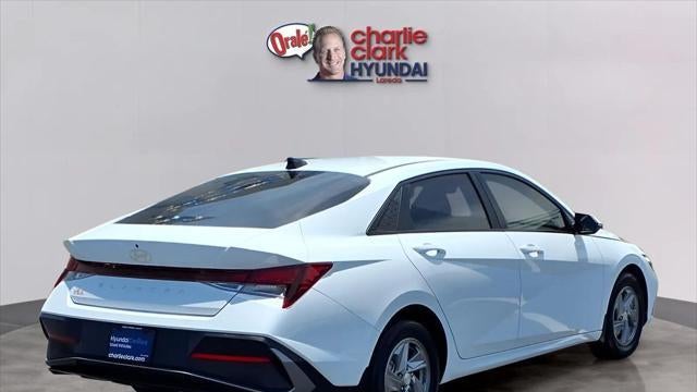 2024 Hyundai ELANTRA SE