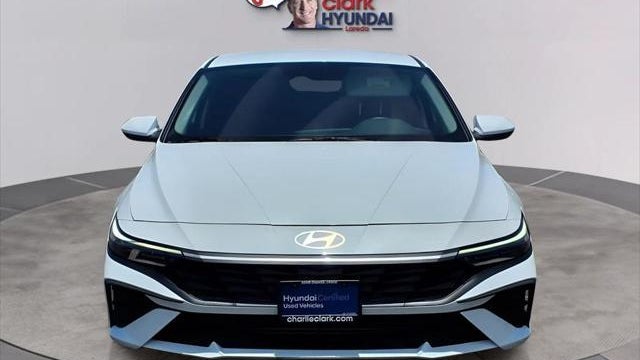 2024 Hyundai ELANTRA SE