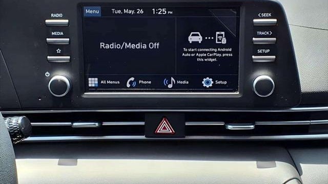 2024 Hyundai ELANTRA SE