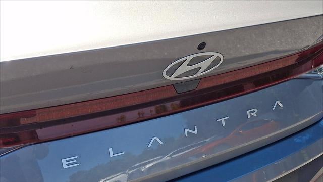2024 Hyundai ELANTRA SE