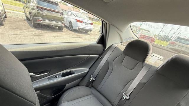 2024 Hyundai ELANTRA SE