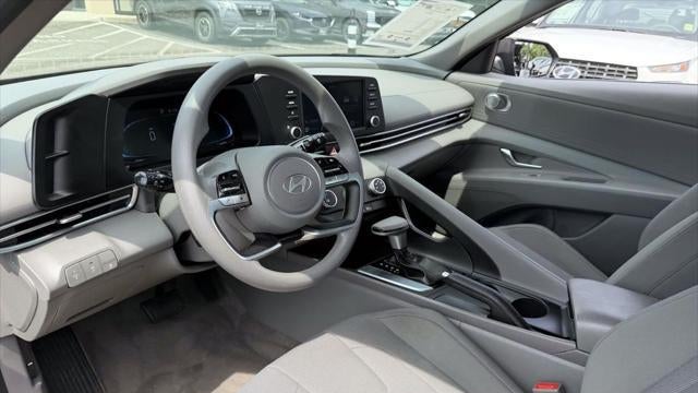 2024 Hyundai ELANTRA SE