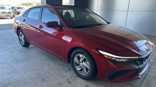 2024 Hyundai ELANTRA SE