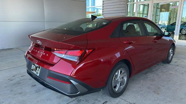 2024 Hyundai ELANTRA SE