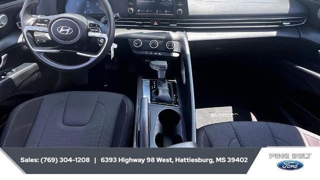 2024 Hyundai ELANTRA SE