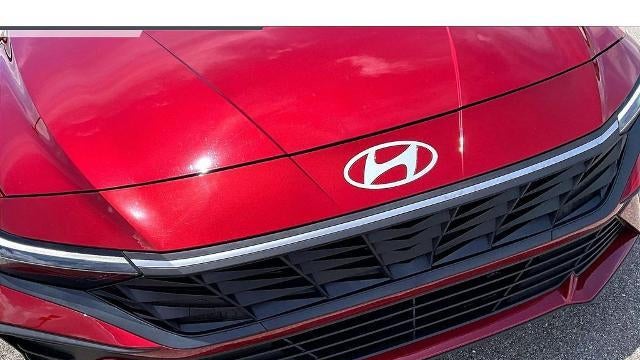 2024 Hyundai ELANTRA SE
