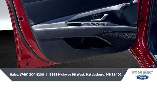2024 Hyundai ELANTRA SE