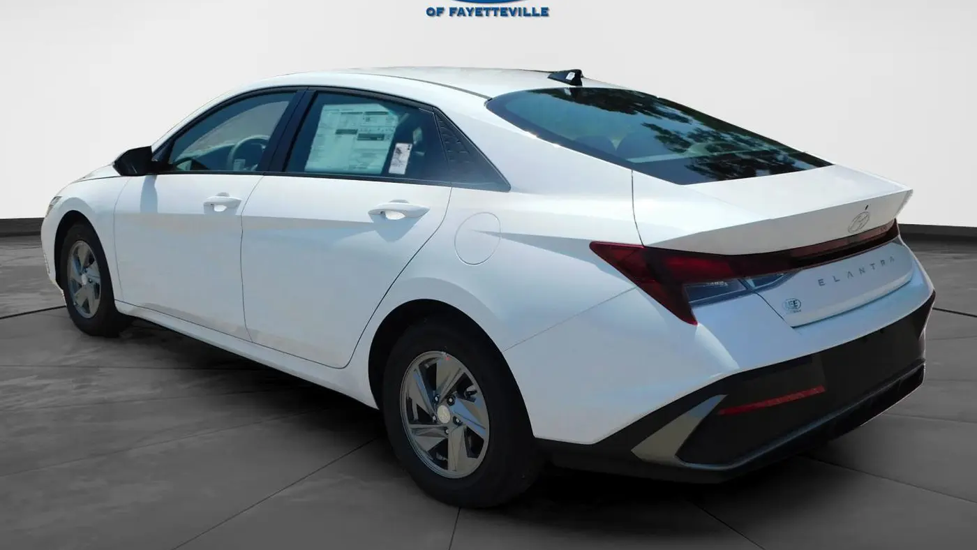 2025 Hyundai ELANTRA SE