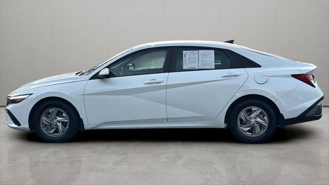 2025 Hyundai ELANTRA SE