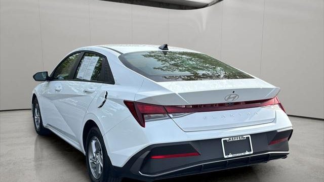 2025 Hyundai ELANTRA SE