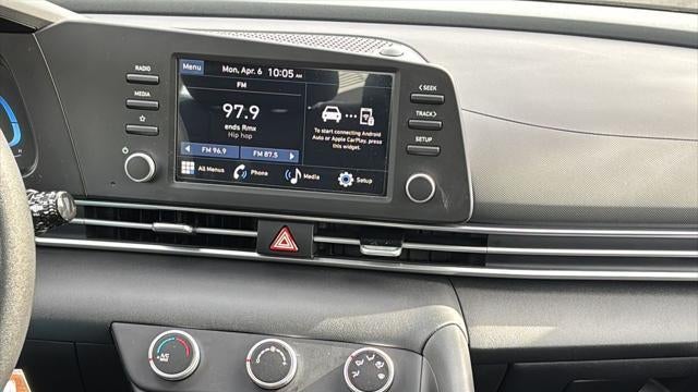 2025 Hyundai ELANTRA SE