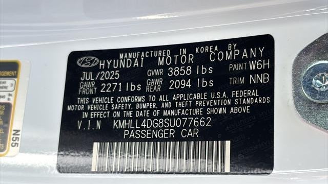 2025 Hyundai ELANTRA SE