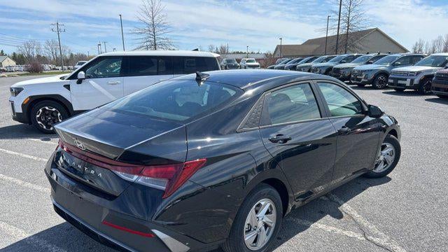 2025 Hyundai ELANTRA SE