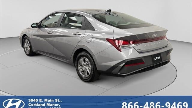 2025 Hyundai ELANTRA SE