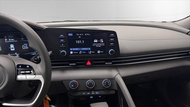 2025 Hyundai ELANTRA SE