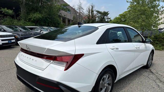 2025 Hyundai ELANTRA SE
