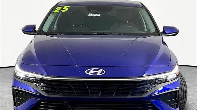 2025 Hyundai ELANTRA SE
