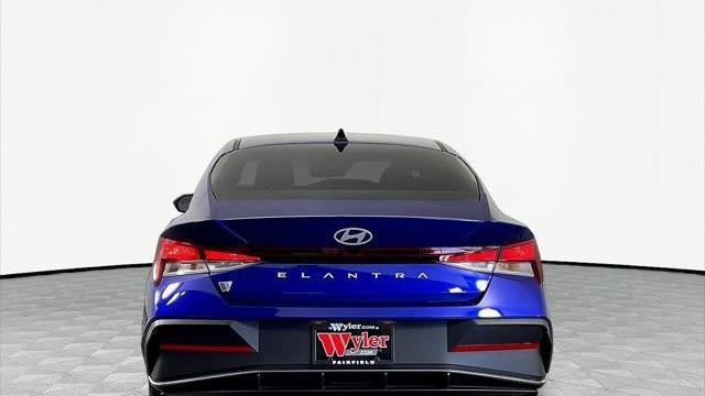 2025 Hyundai ELANTRA SE