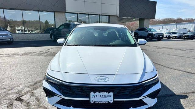 2025 Hyundai ELANTRA SE