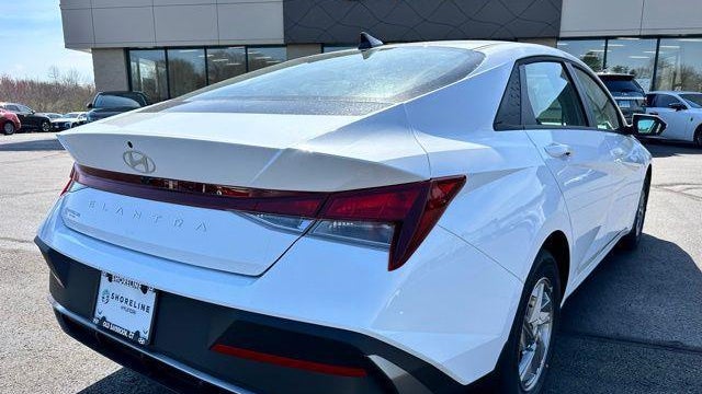 2025 Hyundai ELANTRA SE