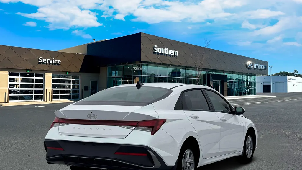 2026 Hyundai ELANTRA SE