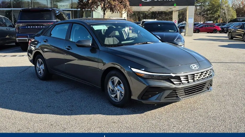 2026 Hyundai ELANTRA SE