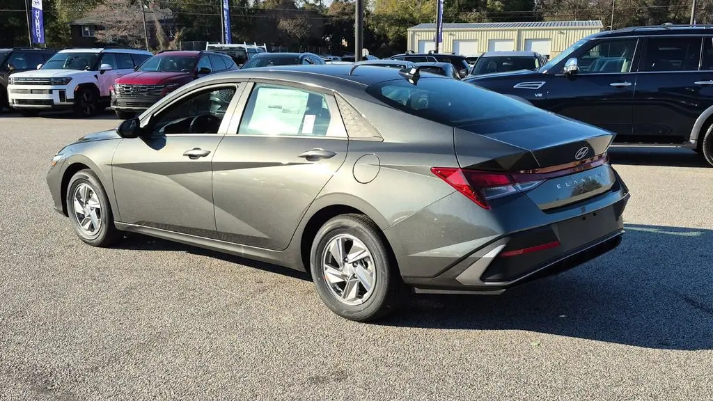 2026 Hyundai ELANTRA SE
