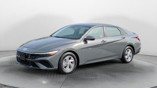 2024 Hyundai ELANTRA SE