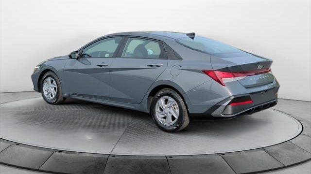 2024 Hyundai ELANTRA SE