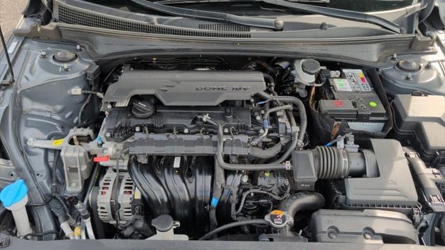 2024 Hyundai ELANTRA SE