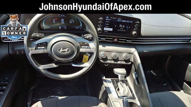 2024 Hyundai ELANTRA SE