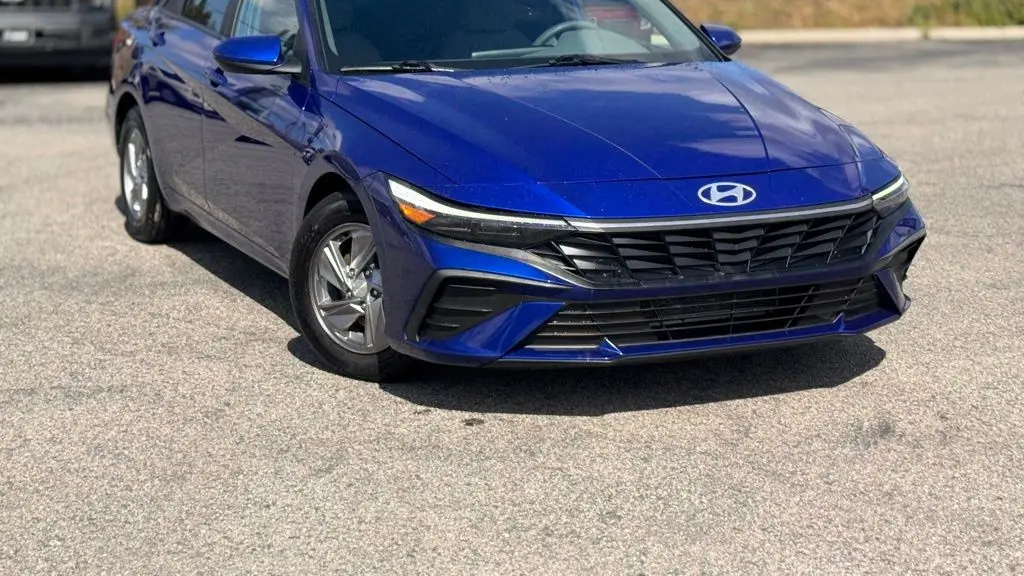 2024 Hyundai ELANTRA SE