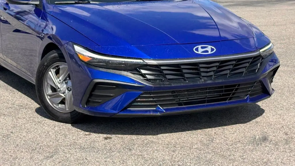 2024 Hyundai ELANTRA SE