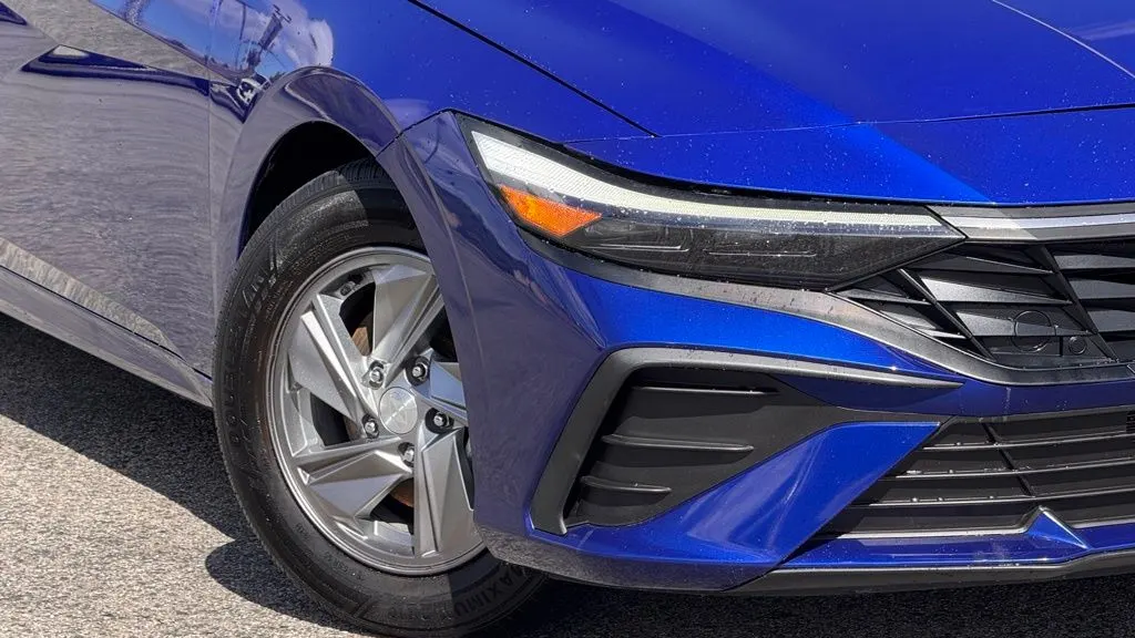 2024 Hyundai ELANTRA SE