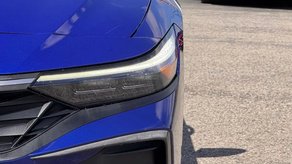 2024 Hyundai ELANTRA SE