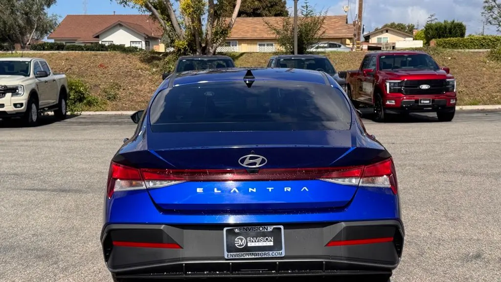 2024 Hyundai ELANTRA SE