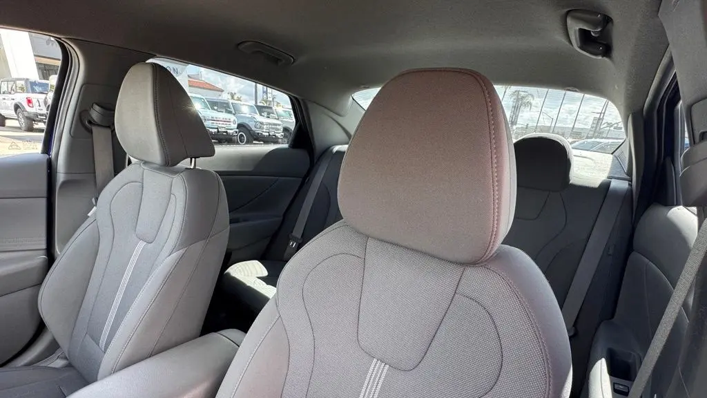 2024 Hyundai ELANTRA SE
