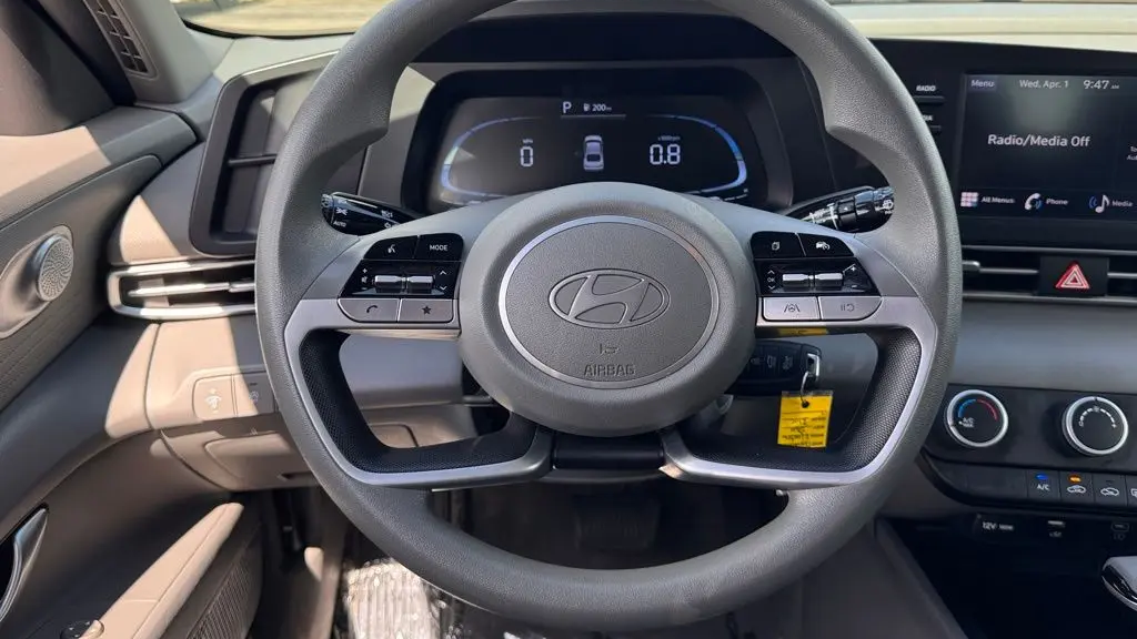 2024 Hyundai ELANTRA SE