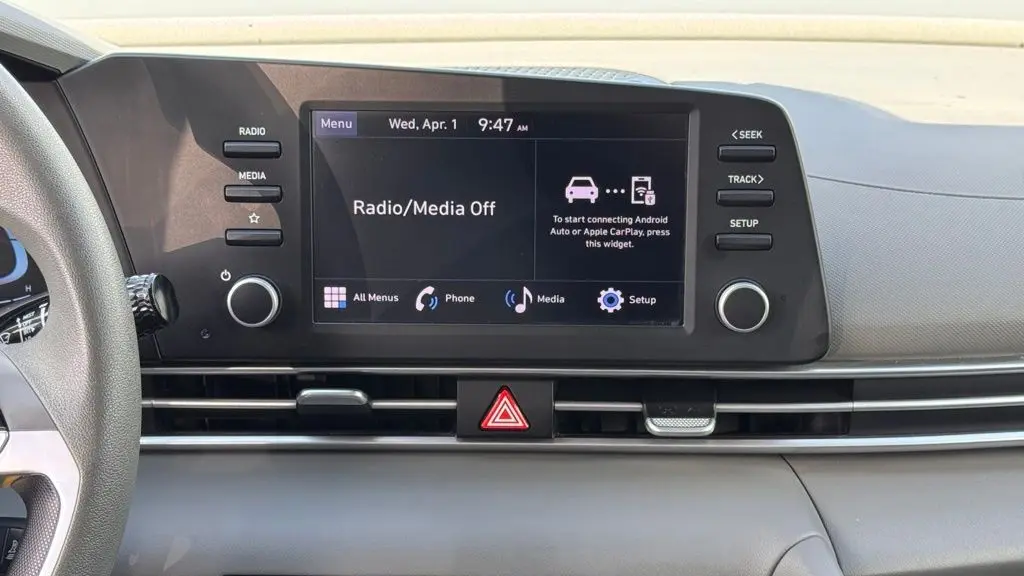 2024 Hyundai ELANTRA SE
