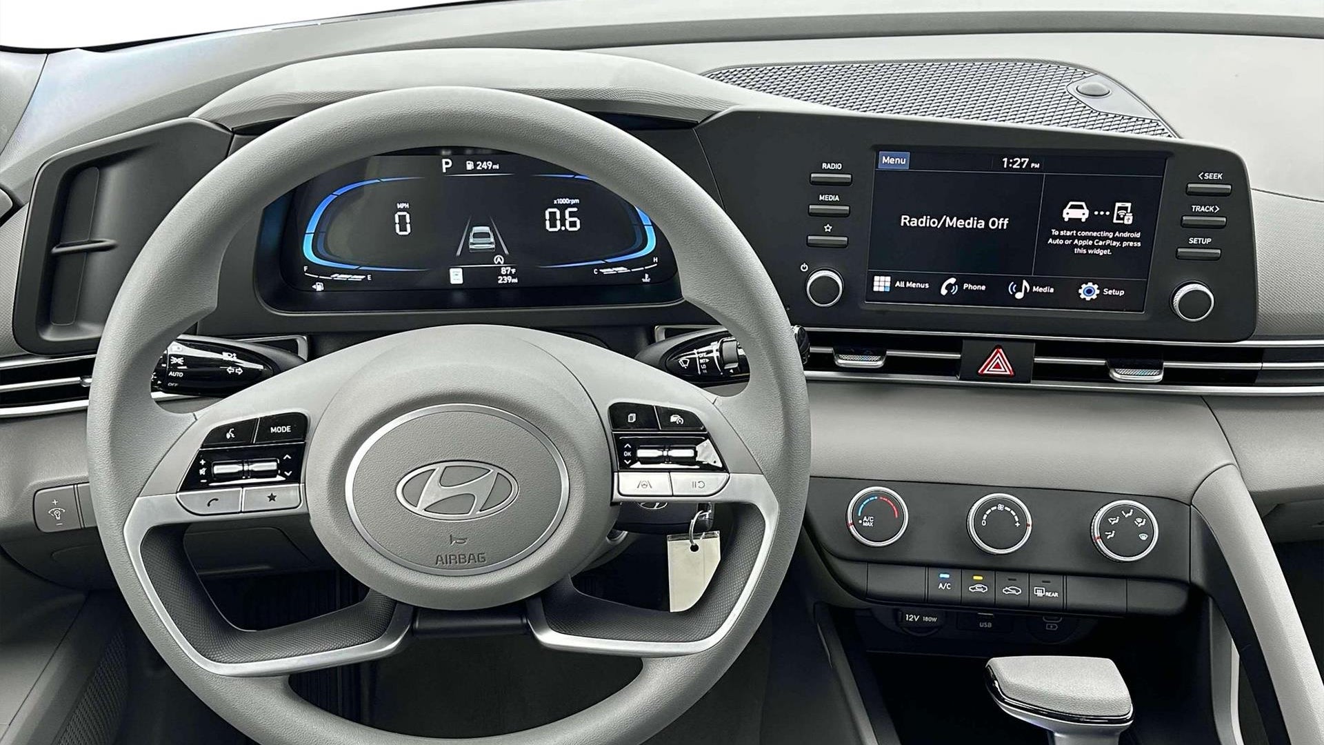 2024 Hyundai ELANTRA SE
