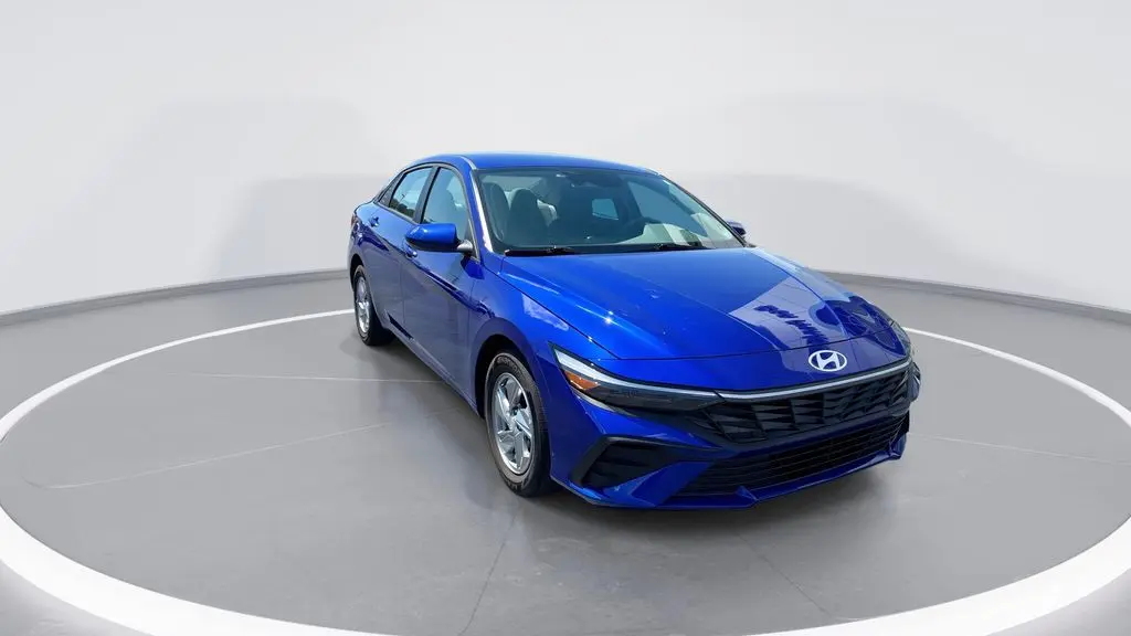 2025 Hyundai ELANTRA SE